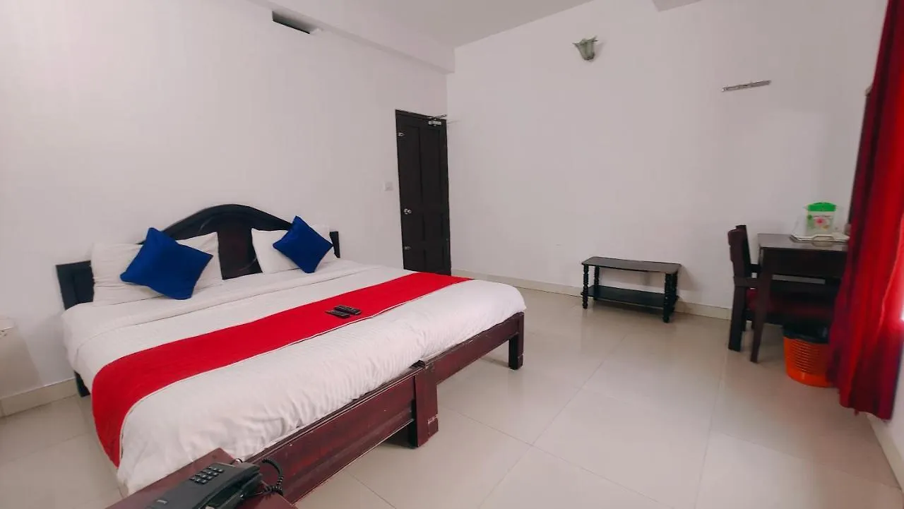 Lumino Karthika Hotel Munnar